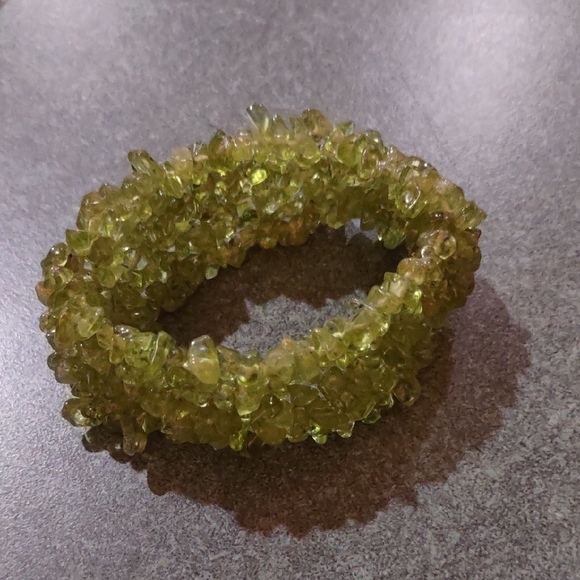 Jewelry - Peridot Green Gemstone Chip Bead Wide Stretch Bracelet